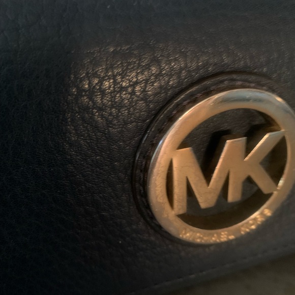 Michael KORS, Blue pebble leather wallet, many many compartments, snap closure. - Picture 2 of 8